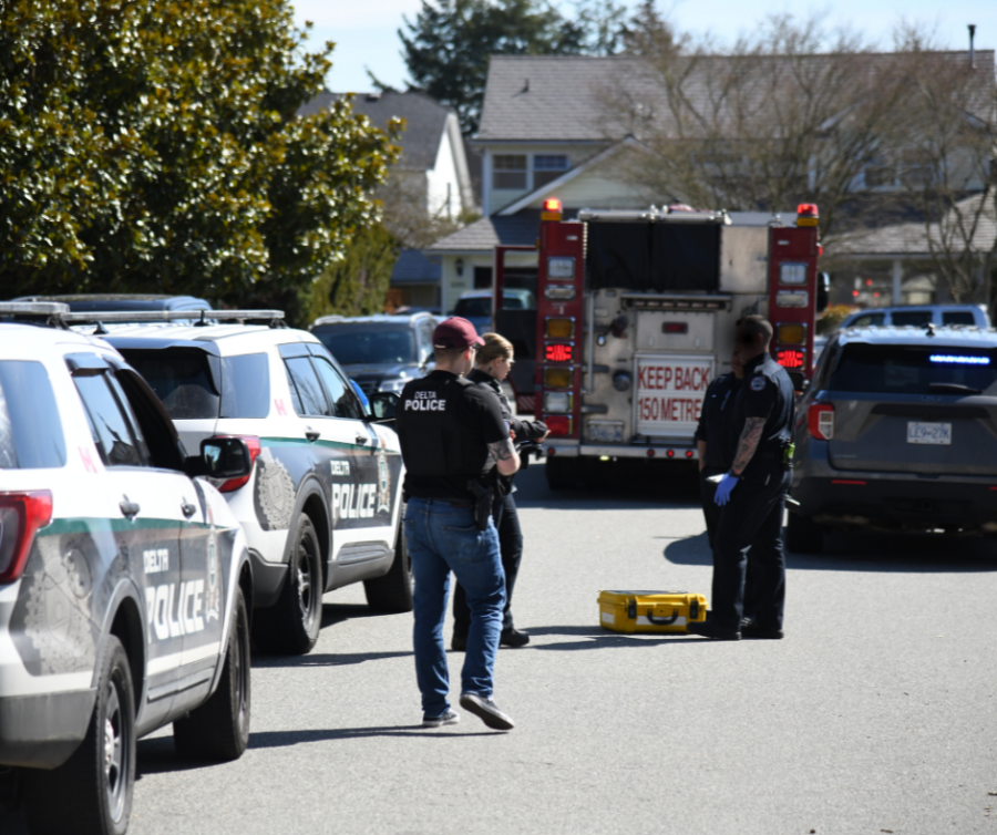 Photo of arrest scene with emergency vehicles and first responders